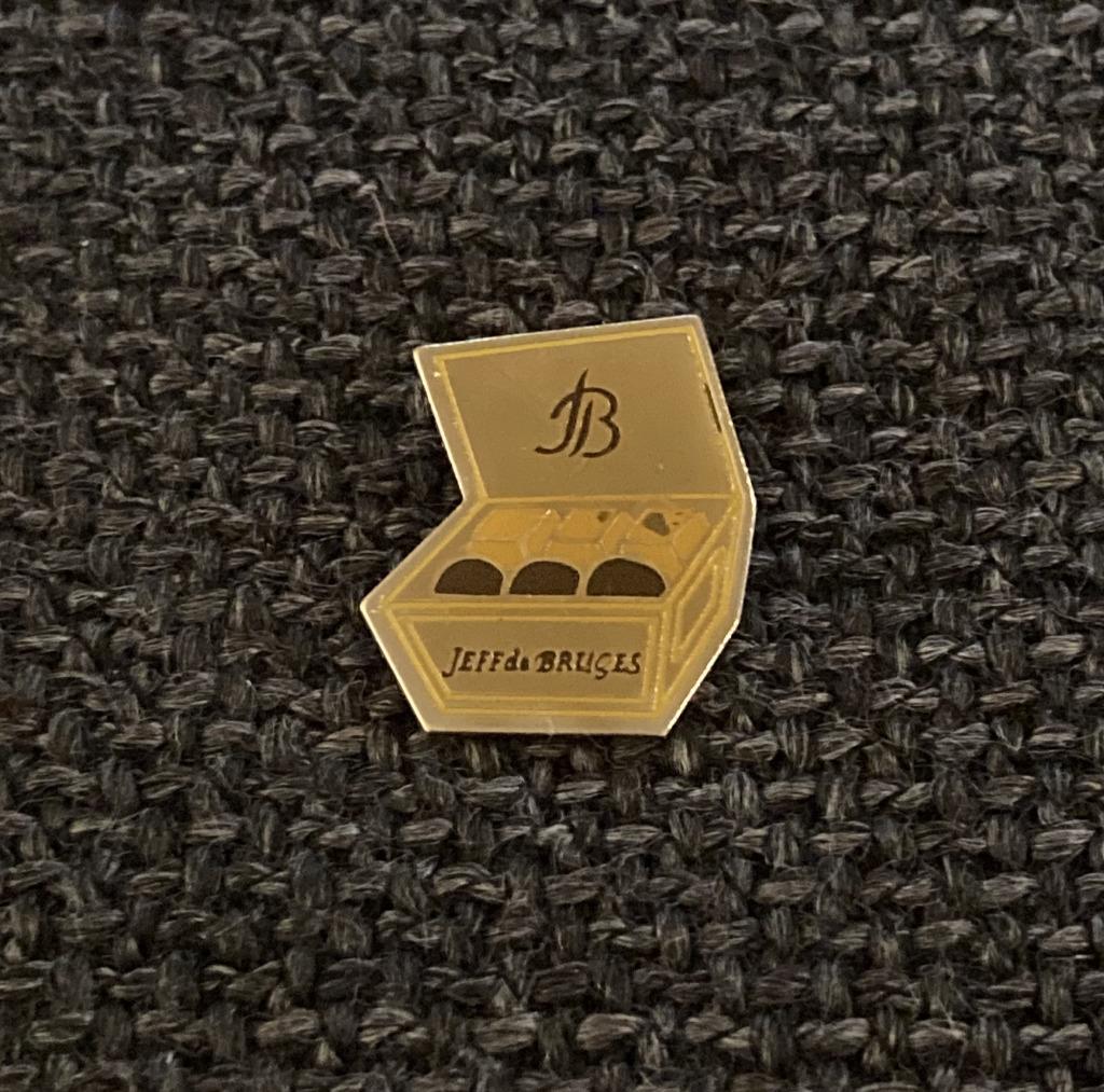 PIN - JEFF DE BRUGES - ZOETWAREN, Envoi, Utilisé, Marque, Insigne ou Pin's