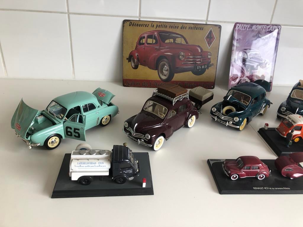 Av 4 cv, Dauphine, 1/43 en 1/17 vrachtwagens, Ophalen of Verzenden, Zo goed als nieuw, Auto's