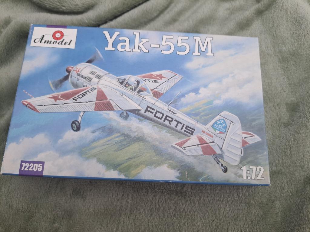 AMODEL YAK-55M 1/72 72205 plastic vliegtuigmodel, Ophalen of Verzenden, Zo goed als nieuw, 1:72 tot 1:144, Vliegtuig