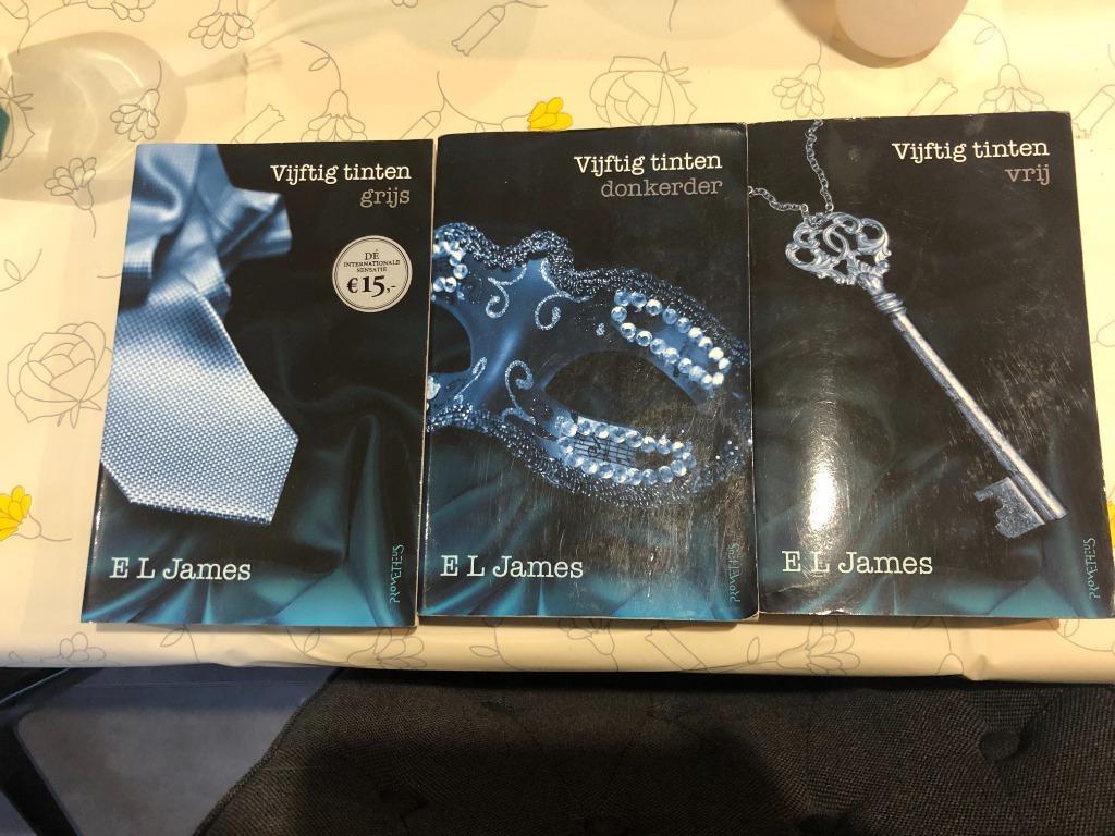 Vijftig tinten collectie E L James, Boeken, België, E.L. James, Ophalen of Verzenden, Zo goed als nieuw
