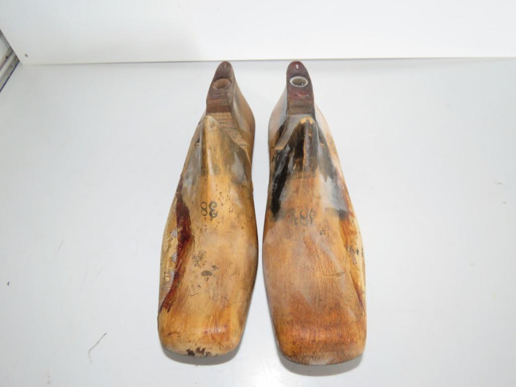 Paire de chaussure ancienne dure pointure 38, Enlèvement ou Envoi