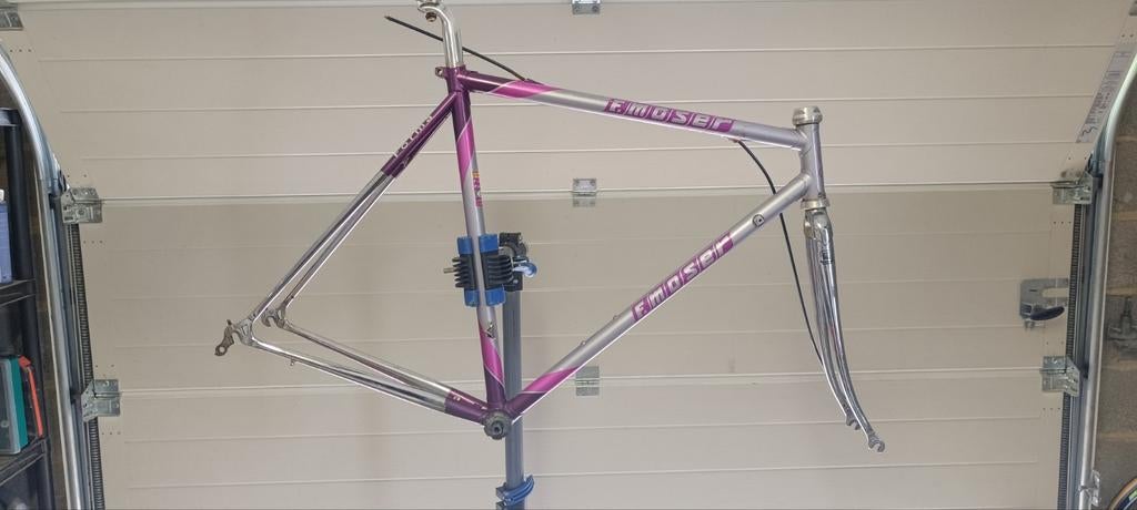 Cadre vélo moser taille 53 (sans le boîtier de pédalier)