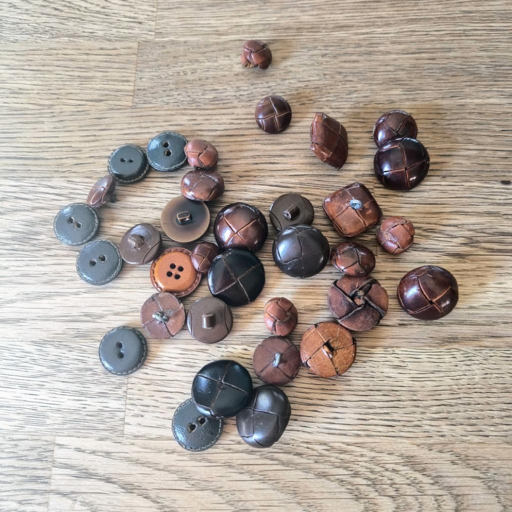 23 lederen knopen, Ophalen