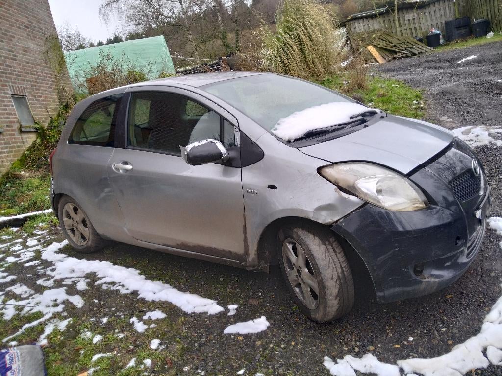 Toyota Yaris, Argent ou Gris, Achat, Boîte manuelle, Noir