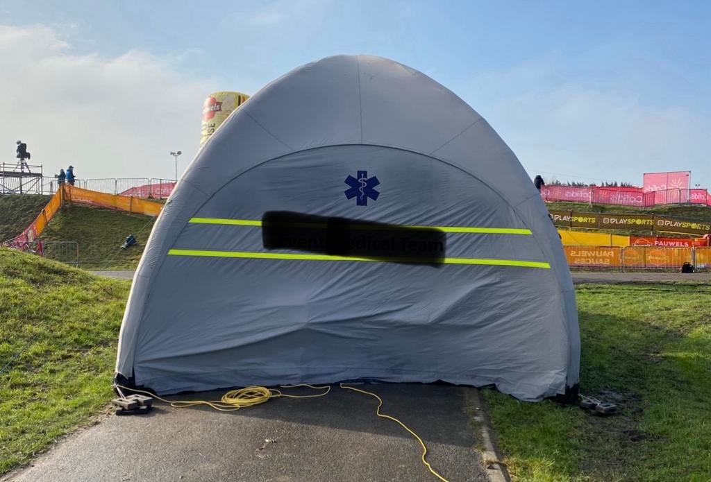 Pneumatische ehbo tent 5x5m, Caravans en Kamperen, Ophalen, Zo goed als nieuw
