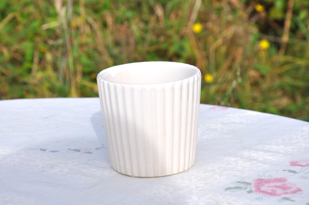 petit cache pot faience blanche strillé vertical, Neuf, Enlèvement ou Envoi, Rond, Intérieur