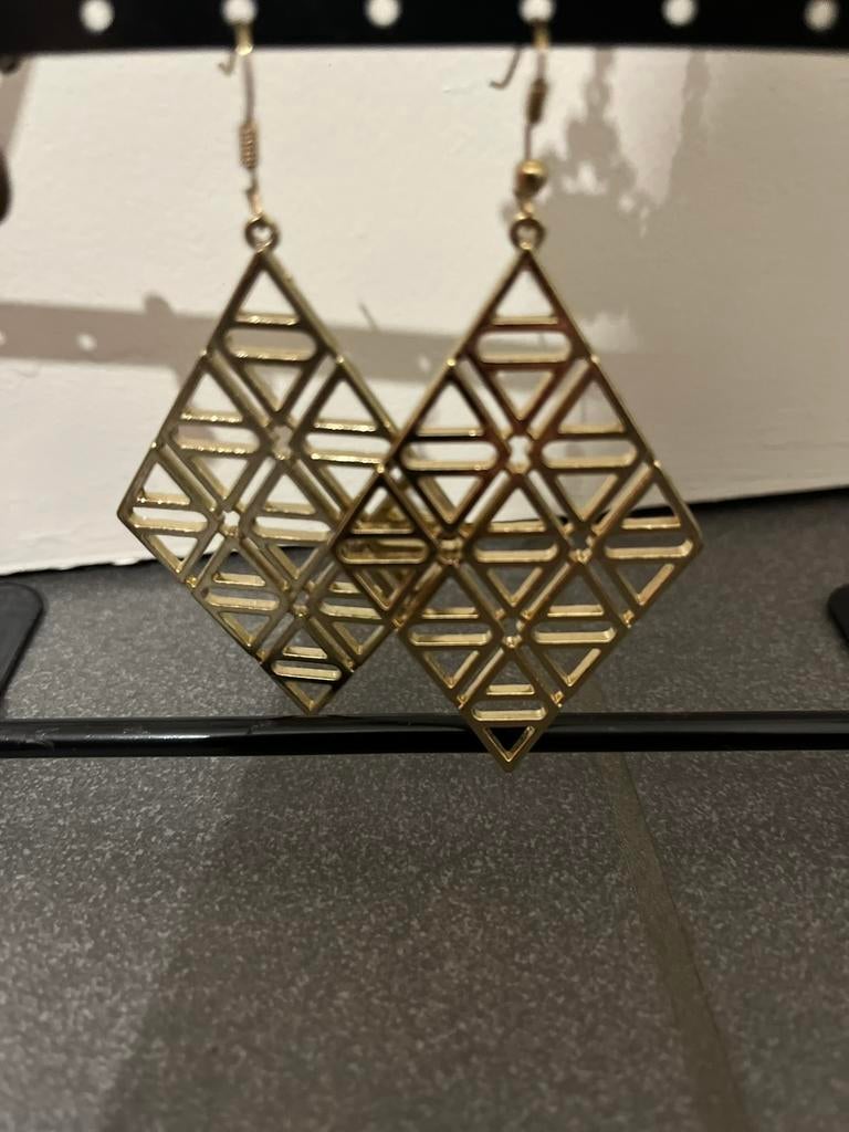 Goudkleurige oorbellen, Handtassen en Accessoires, Oorbellen, Ophalen of Verzenden, Gebruikt, Goud, Hangers