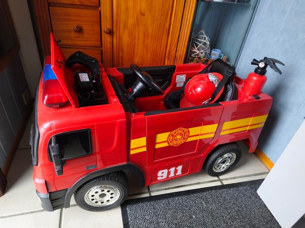 Brandweerwagen , rode kleur met lichtjes, Ophalen