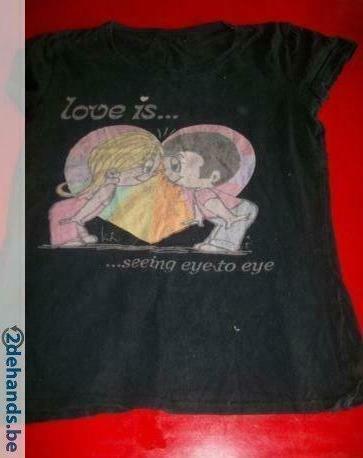 [2338] t-shirt medium gekocht in de ZEB love is, Maat 38/40 (M), Zwart, Ophalen of Verzenden, Korte mouw