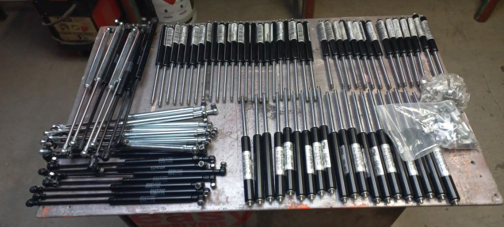 85 stuks Gasveren verschillende kracht en lengte eindstukken, Doe-het-zelf en Bouw, Ophalen, Nieuw, Minder dan 50 mm, Overige typen