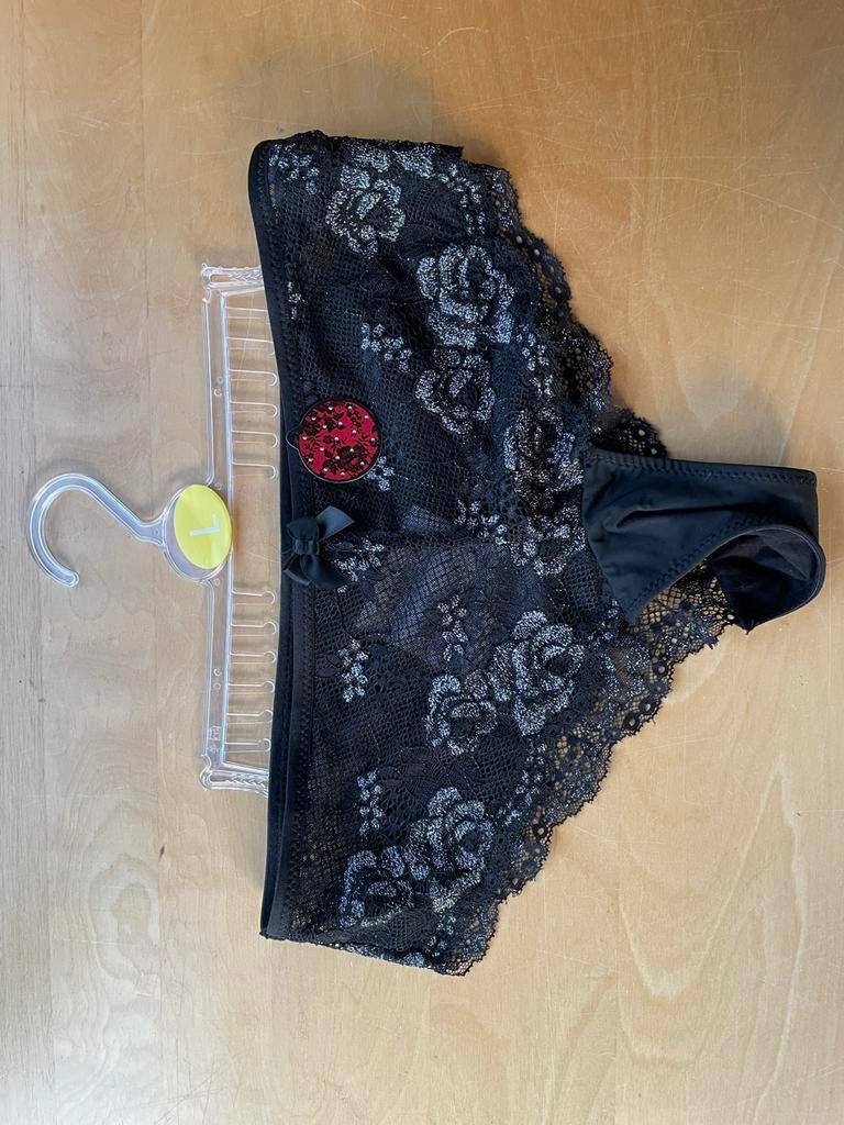 Nieuwe zwarte slip met kant L, Ophalen of Verzenden, Slip