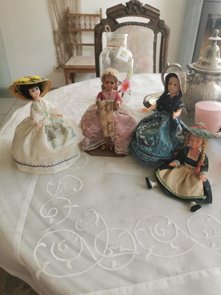 4 belles poupées anciennes, Collections, Enlèvement ou Envoi, Comme neuf, Autres types