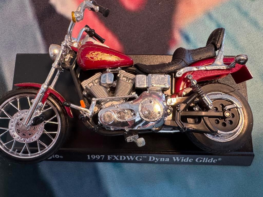 Maisto Harley-Davidson 1997 FXDWG Dyna Wide Glide, Enlèvement ou Envoi, Comme neuf, Maisto