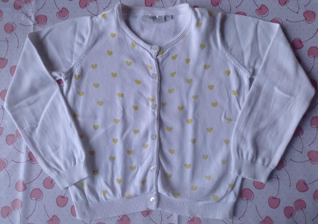 Witte cardigan met gele hartjes maat 128, Enlèvement ou Envoi, Comme neuf, Bel & Bo, Fille