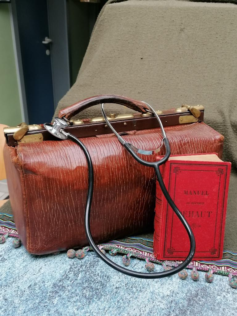 Antieke dokterstas ca. 1930. Bruin leder met patina, Envoi