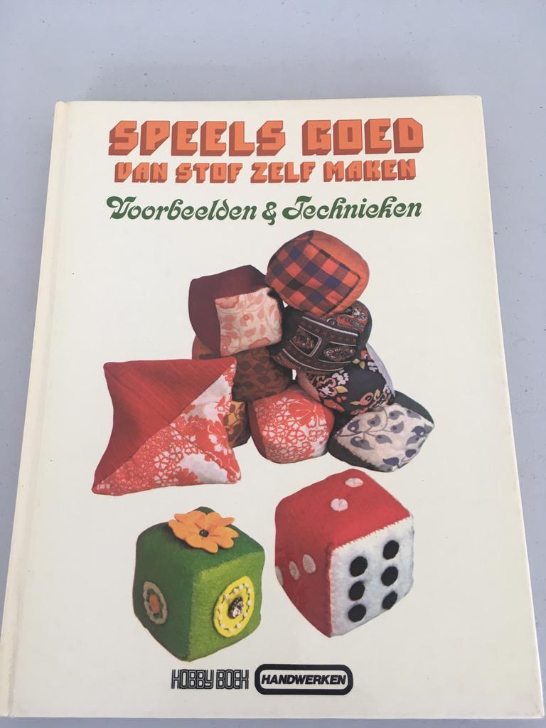 VINTAGE Boek ‘MET STOF’, 1980., Hobby en Vrije tijd, Ophalen of Verzenden