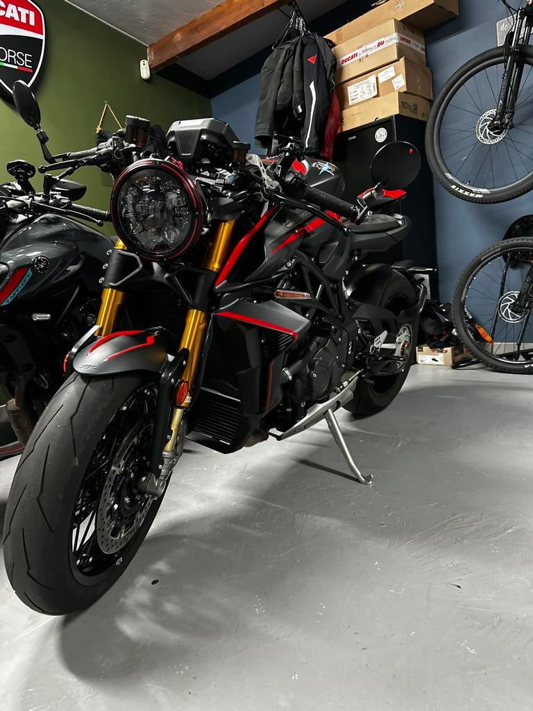 Mv agusta brutal rush, Motoren, 4 cilinders, Sport, Particulier
