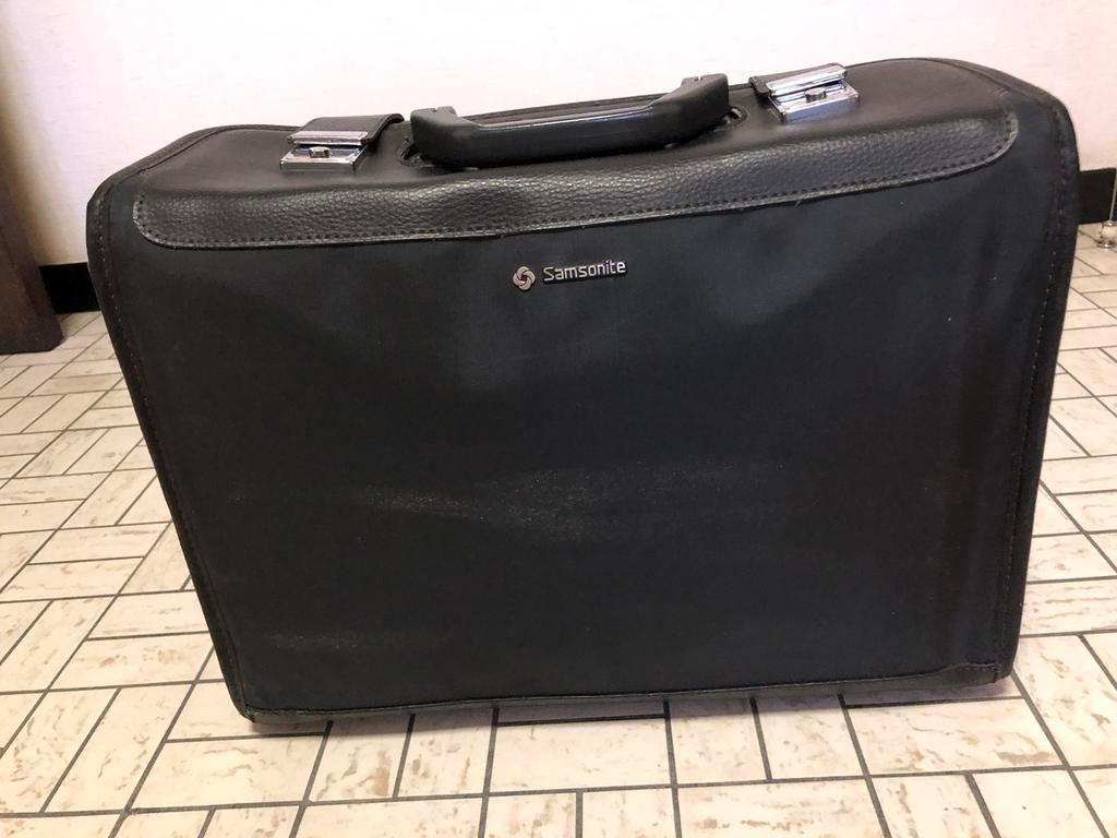 Samsonite noir spacieux et robuste, Enlèvement, Utilisé, Plastique souple