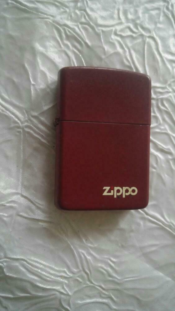 Aansteker Briquet / / Zippo red / /, Bijoux, Sacs & Beauté, Enlèvement ou Envoi, Comme neuf