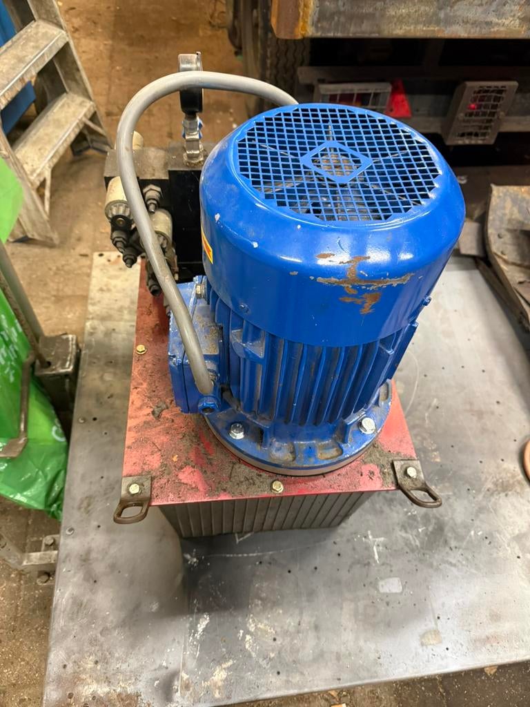 Hydrauliek unit met olireservoir / hydrauliek groep, Ophalen