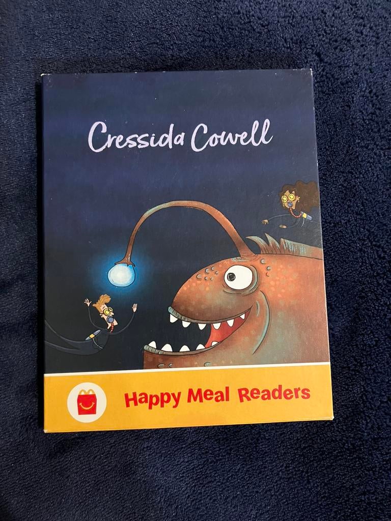Happy Meal Readers / Cressida Cowell / De Tiny Detectives, Ophalen of Verzenden, Zo goed als nieuw, Knutselen