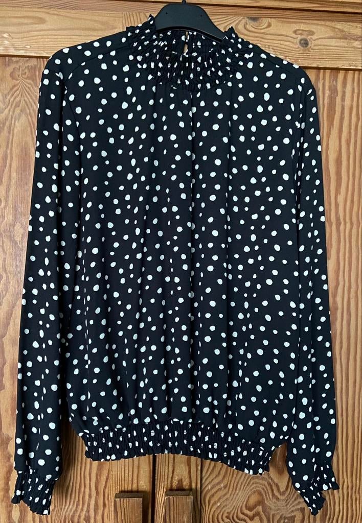 Blouse noire à pois blancs - Taille 38 - 10€, Pigalle, Zo goed als nieuw, Maat 38/40 (M), Zwart