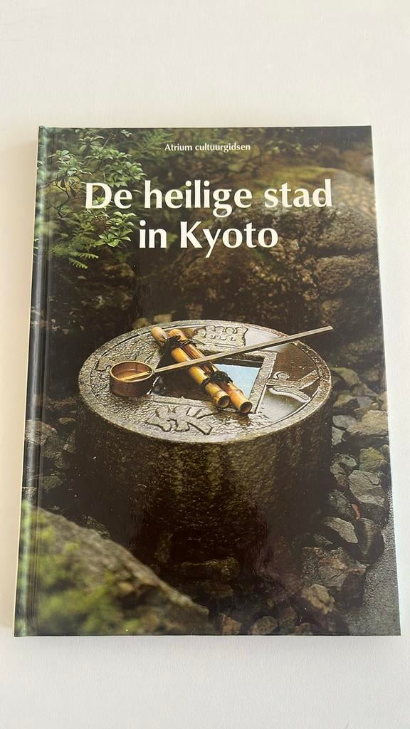 Atrium cultuurgids - Heilige stad in kyoto, Ophalen of Verzenden, Gelezen