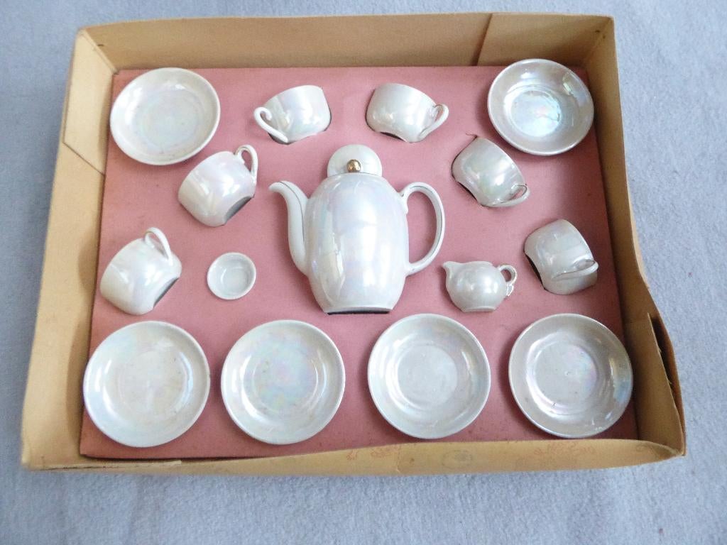 Porseleinen servies voor kind, Ophalen