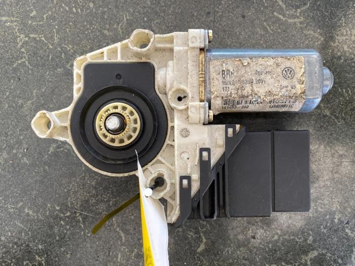 Moteur de vitre portière d'un Volkswagen Golf, Autos : Pièces & Accessoires, Enlèvement ou Envoi, 3 mois de garantie, Utilisé