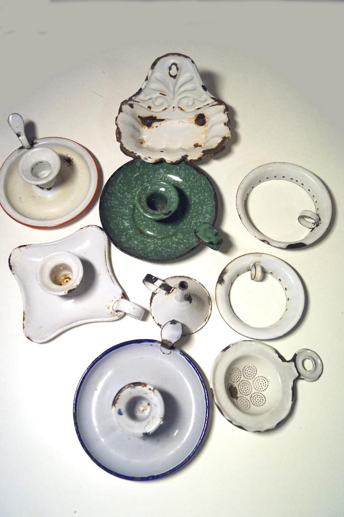 Antieke geëmailleerde kaarsenhouders e.a. gebruiksvoorwerpen, Antiek en Kunst, Ophalen of Verzenden