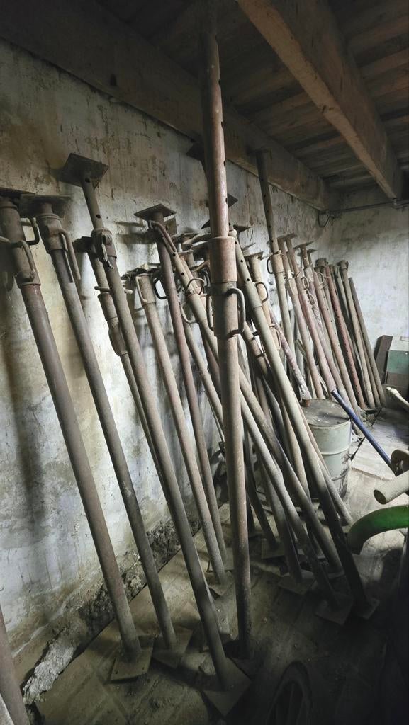 Lot d’étançons, de serre joints et de tréteaux de maçon., Bricolage & Construction, Échafaudages, Enlèvement
