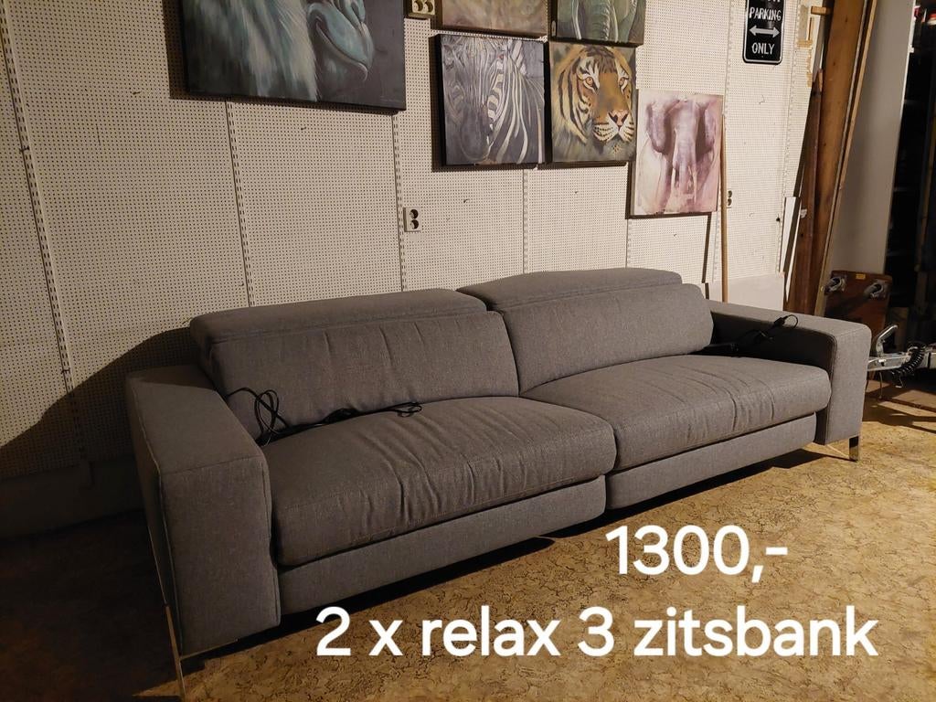 2 x relax 3 zitsbank grijs zgan, Huis en Inrichting, Zetels | Zetels, Ophalen, Driepersoons, Zo goed als nieuw, Rechte bank