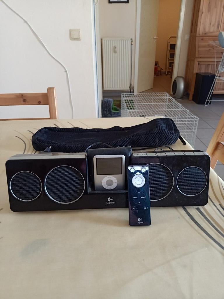 Logitech Pure-Fi Anywhere 2, TV, Hi-fi & Vidéo, Lecteurs Mp3 | Accessoires | Apple iPod, Utilisé, Autres types, Enlèvement