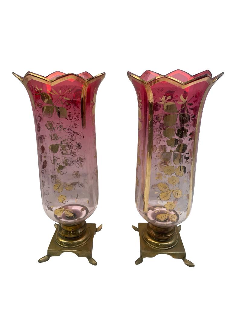 Paire de bougeoirs laiton verreries rouges dorées 1900, Antiquités & Art, Enlèvement ou Envoi, Verre