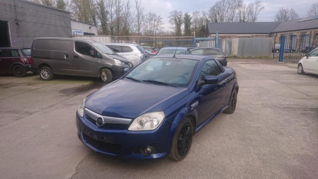 Opel tigra 1400cc essence cabrio 2005 clim 174000km GARANTIE, Auto's, Zwart, Cabriolet, Blauw, Elektrische ramen