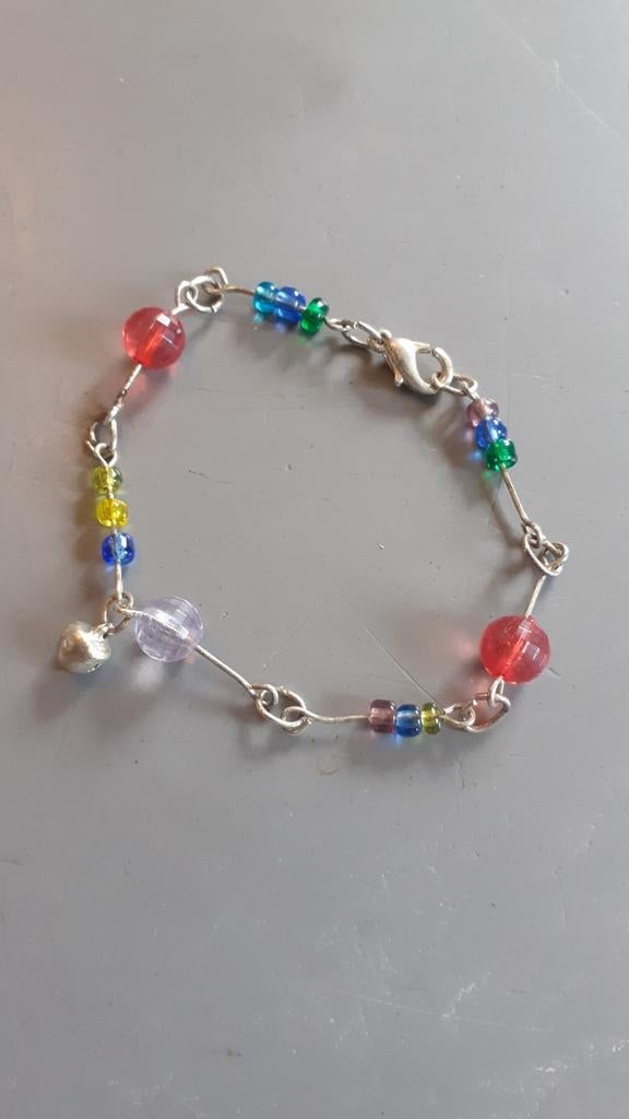 Bracelet perle couleur et clochette 19 cm, Enlèvement ou Envoi, Comme neuf