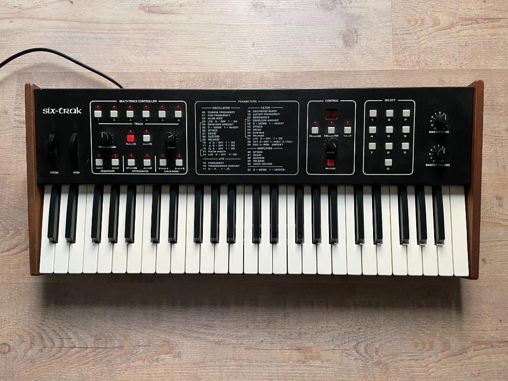 Sequential Circuits Six-Trak met Six-Tweak!, Muziek en Instrumenten, Ophalen, Gebruikt, 49 toetsen, Met midi-aansluiting