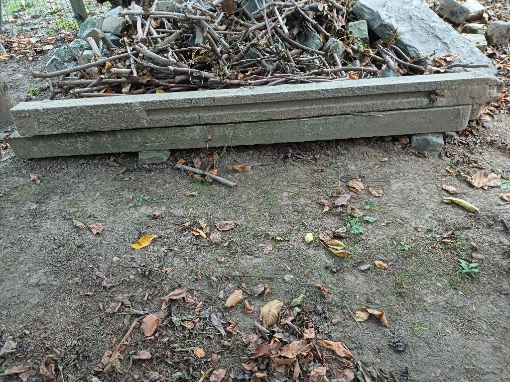 tuinpalen in beton met gleuf  ( 1 € per paal), Ophalen, Gebruikt, 180 tot 250 cm