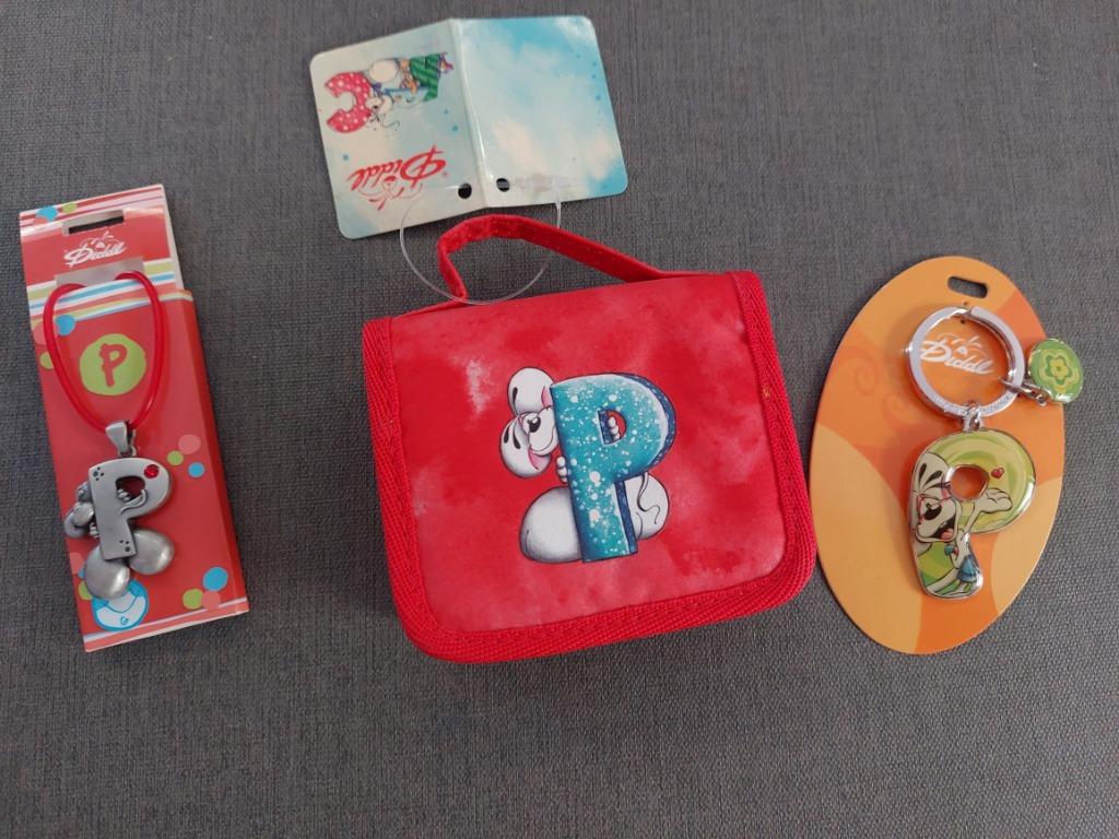 porte-clés, collier et portefeuille avec la lettre P, Enlèvement ou Envoi, Diddlina, Neuf, Autres types