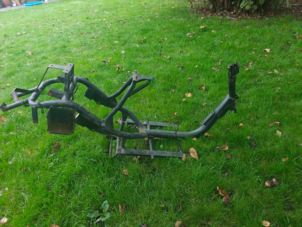 Neco Abruzzi 125 frame met papieren, Motoren, Ophalen