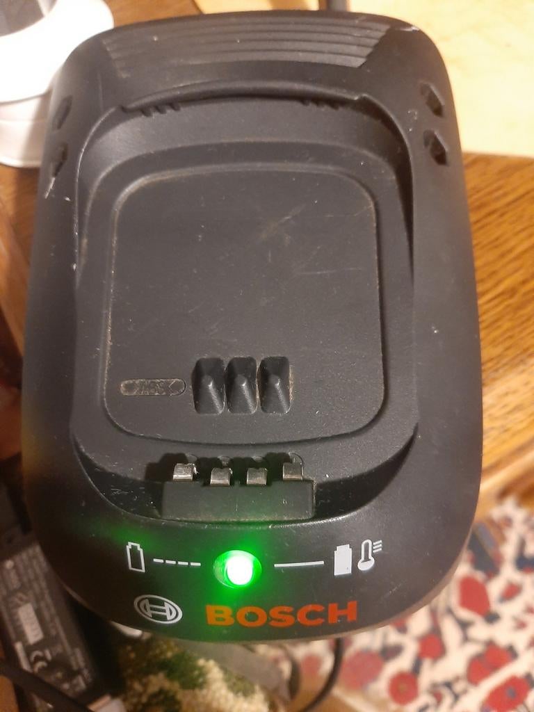 Chargeur Bosch 45W 21,5 V 1,5ah al 2215 CV, Bricolage & Construction, Enlèvement