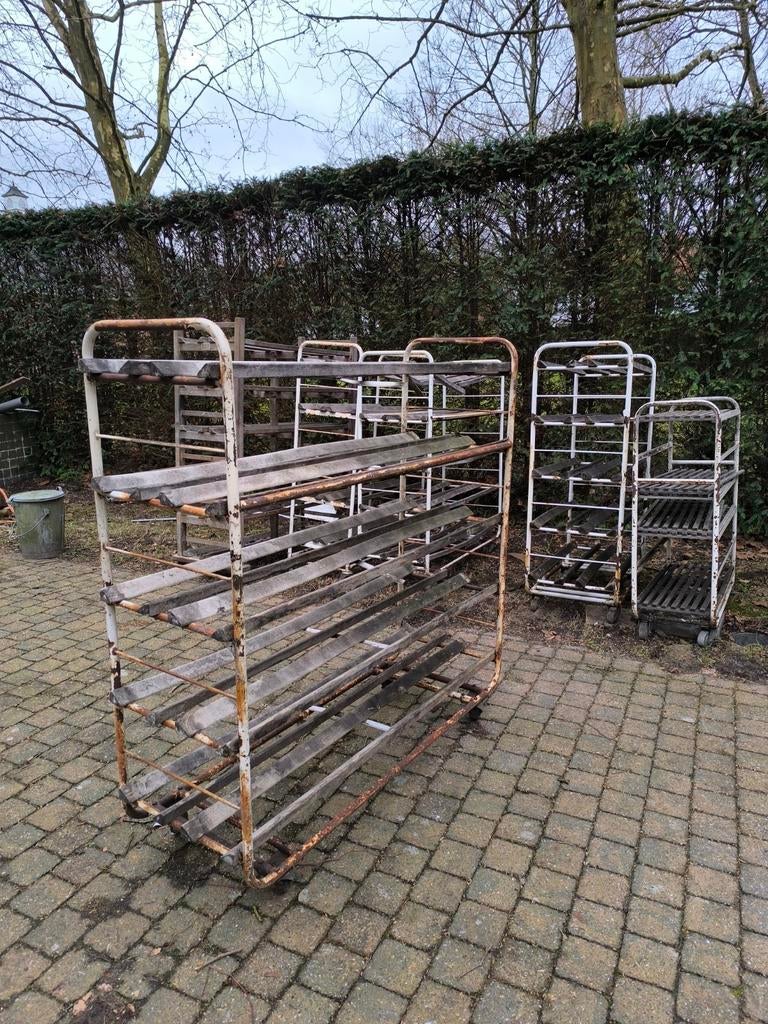 Étagère à boulangerie, Enlèvement