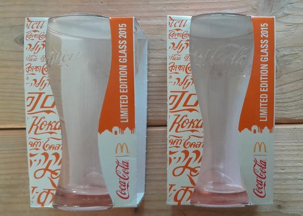 McDonald's Limited Edition Coca-Cola glas uit 2015 - Hindi, Verzamelen, Ophalen of Verzenden, Nieuw, Frisdrankglas
