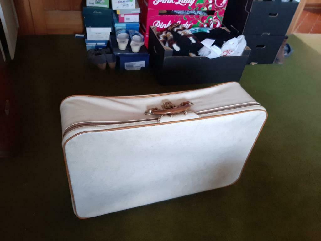 plusieurs grandes valises des années 1970, Enlèvement, Utilisé, Plastique souple