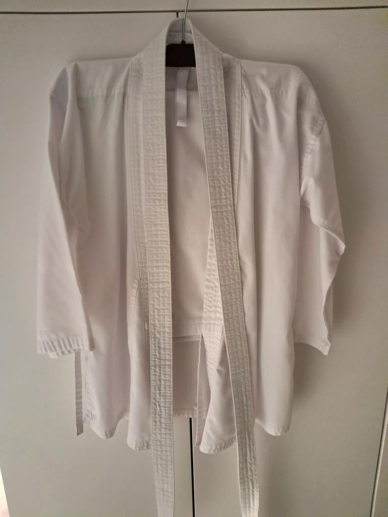 Karatepak, 130cm, slechts een paar keer gedragen., Sport en Fitness, Ophalen