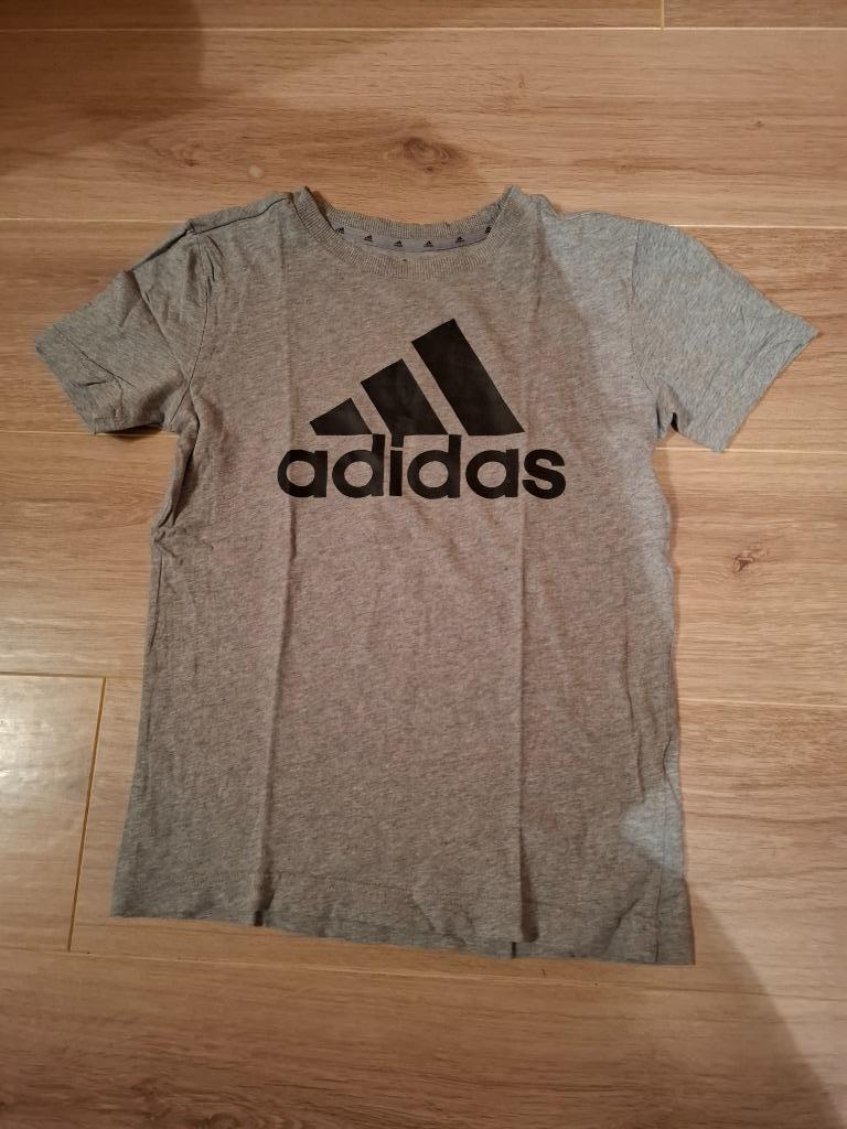 T-shirt enfant, Kinderen en Baby's, Kinderkleding | Maat 152, Adidas, Gebruikt, Sport- of Zwemkleding, Ophalen of Verzenden