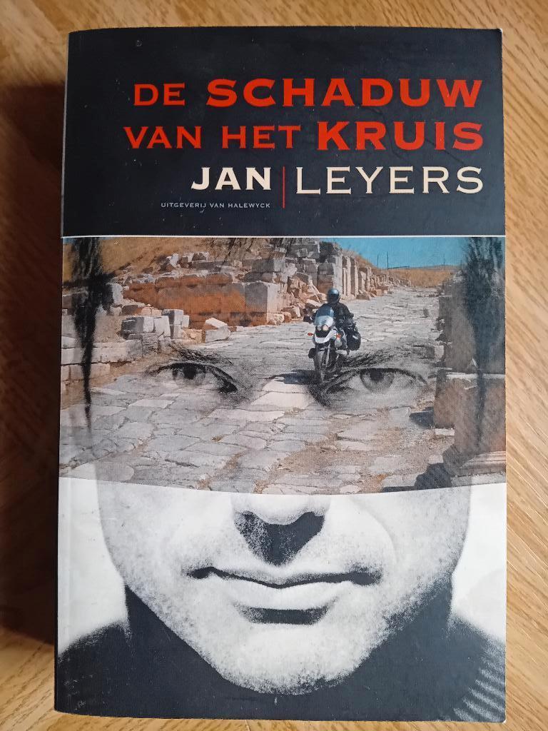 In de schaduw van het kruis  - Jan Leyers, Boeken, Reisverhalen, Ophalen, Nieuw, Jan Leyers, Benelux