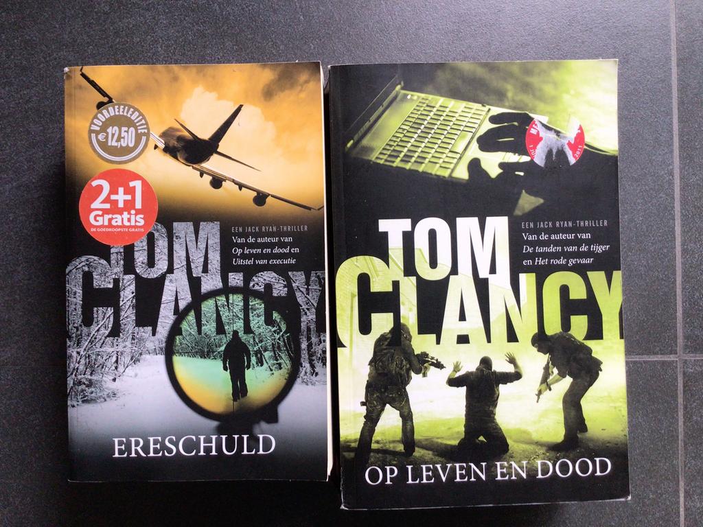 2 boeken Tom Clancy, Ophalen of Verzenden, Gelezen