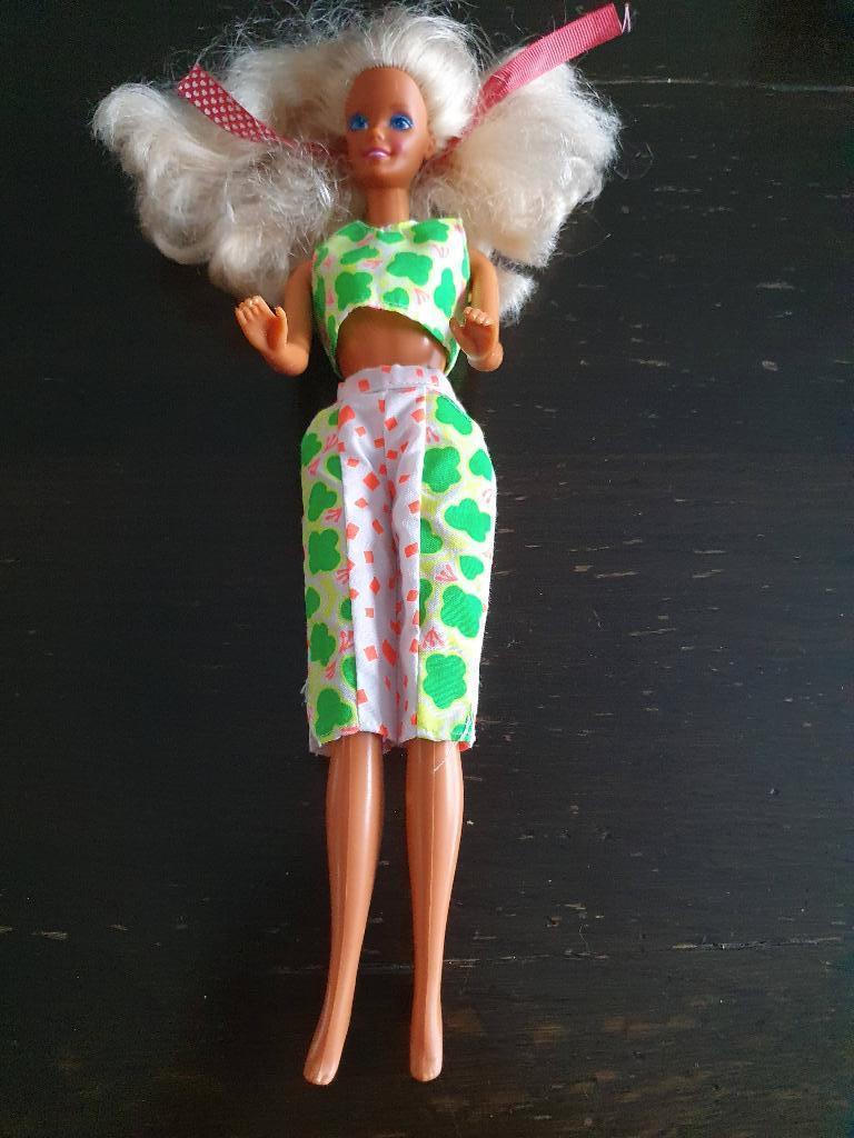 Barbie jaren 1990 met verschillende schoenen en kleding, Verzamelen, Poppen, Ophalen, Gebruikt, Overige typen