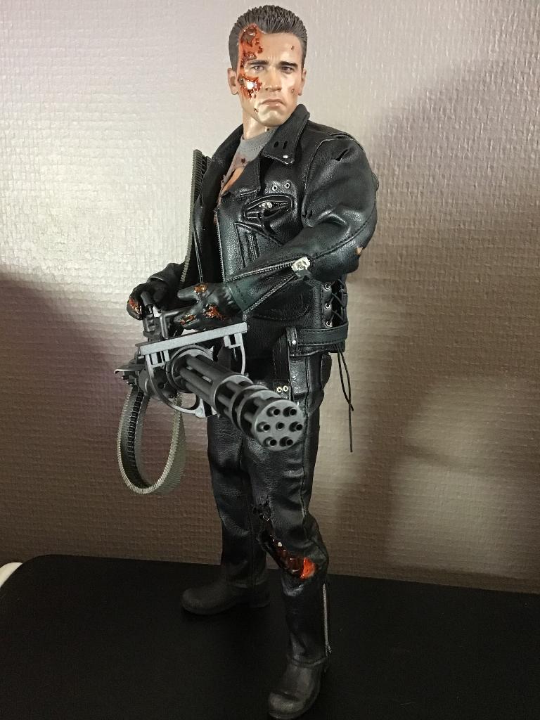 Terminator present toys minigun 1/6, Ophalen of Verzenden, Zo goed als nieuw, Film, Actiefiguur of Pop